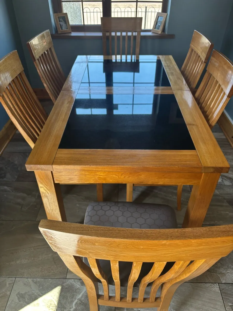 Table & chairs - Image 1