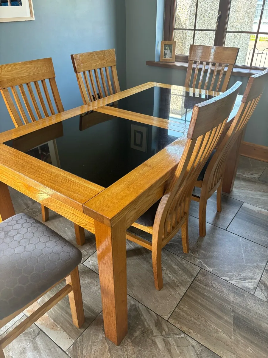 Table & chairs - Image 4