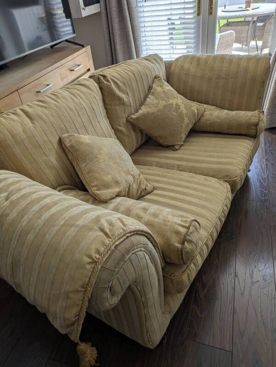 2x two seater couches - Image 3
