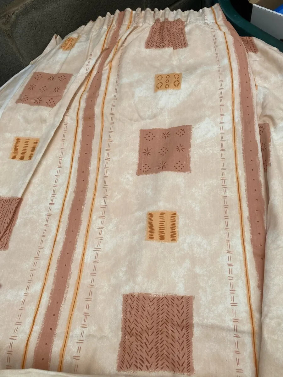 Pair of Lined Curtains 90 x 90, AS NEW - Image 1
