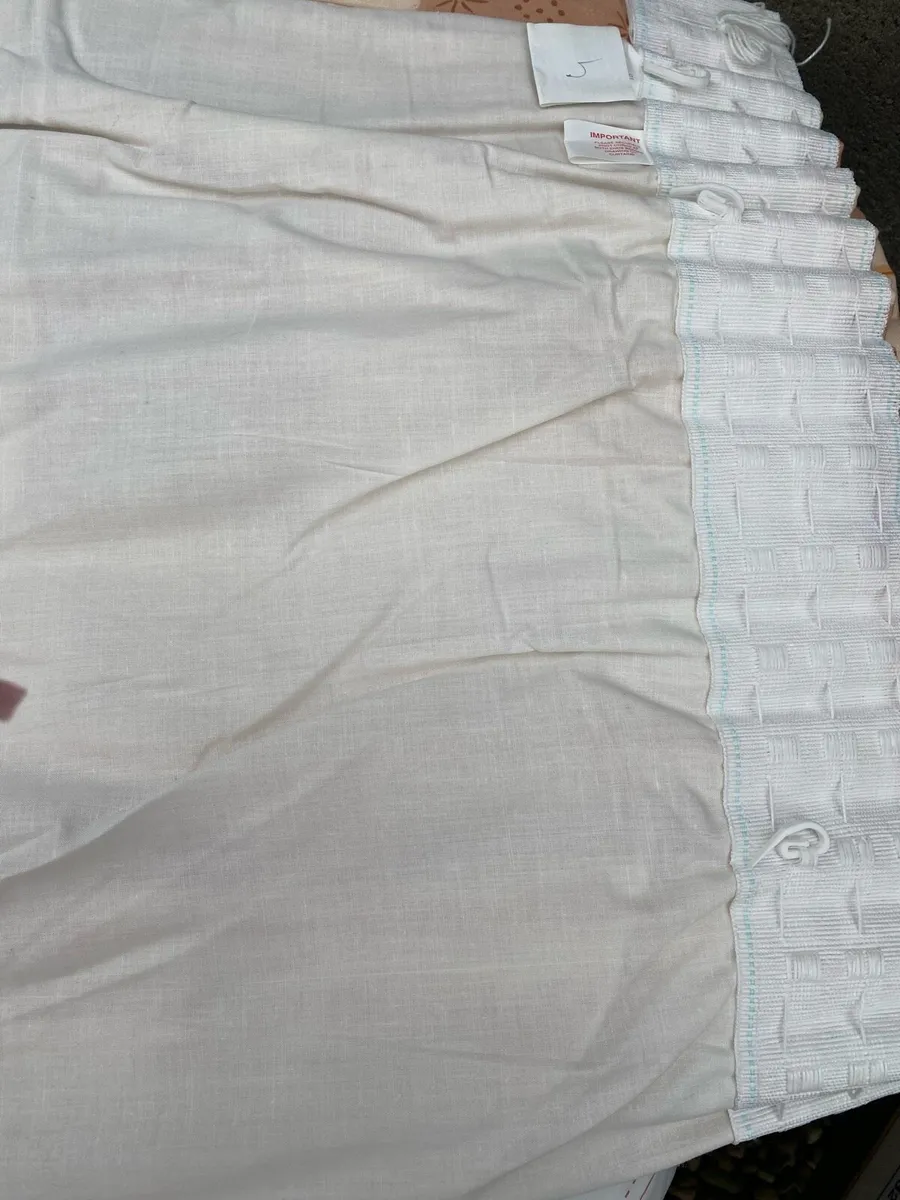 Pair of Lined Curtains 90 x 90, AS NEW - Image 3