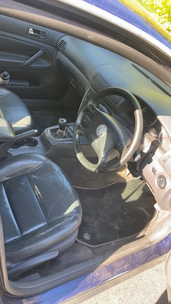 2005 Volkswagen Passat - Image 4