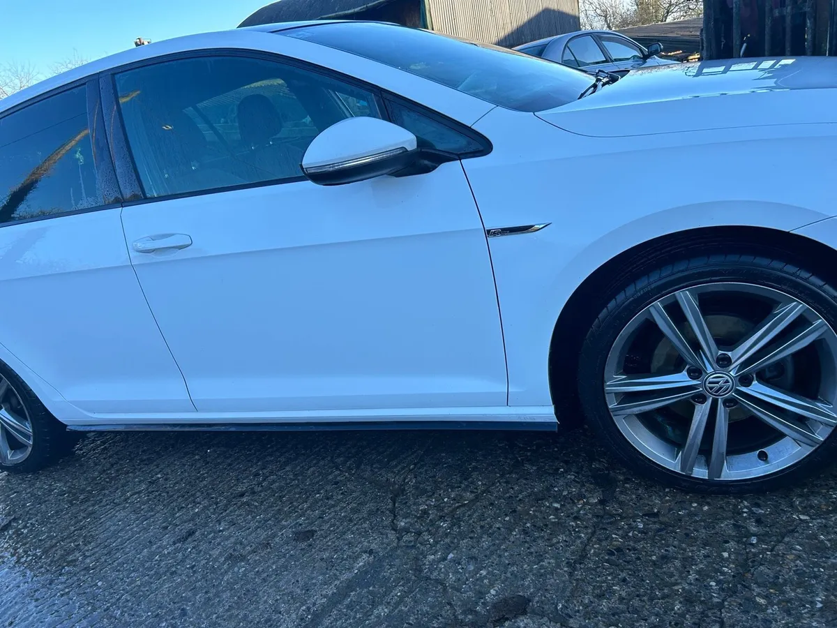 Volkswagen Golf R-Line 2.0L - Image 3