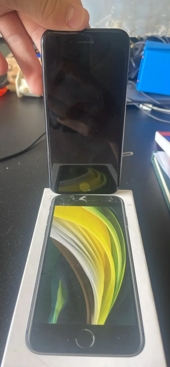 iPhone Se Swap for AirPods - Image 3