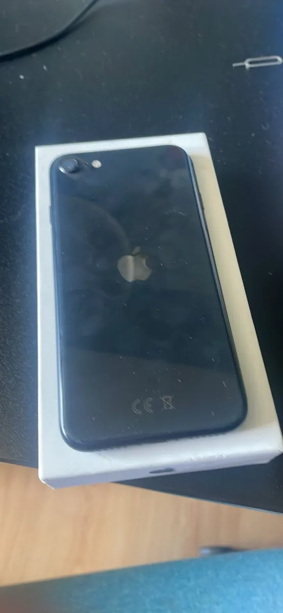 iPhone Se Swap for AirPods - Image 4