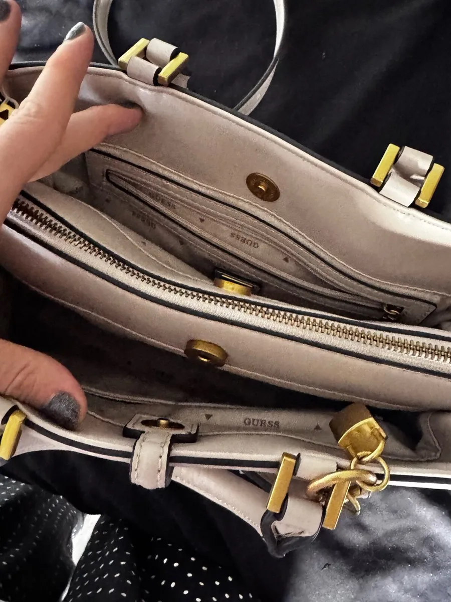 GUESS Handbag - Image 3