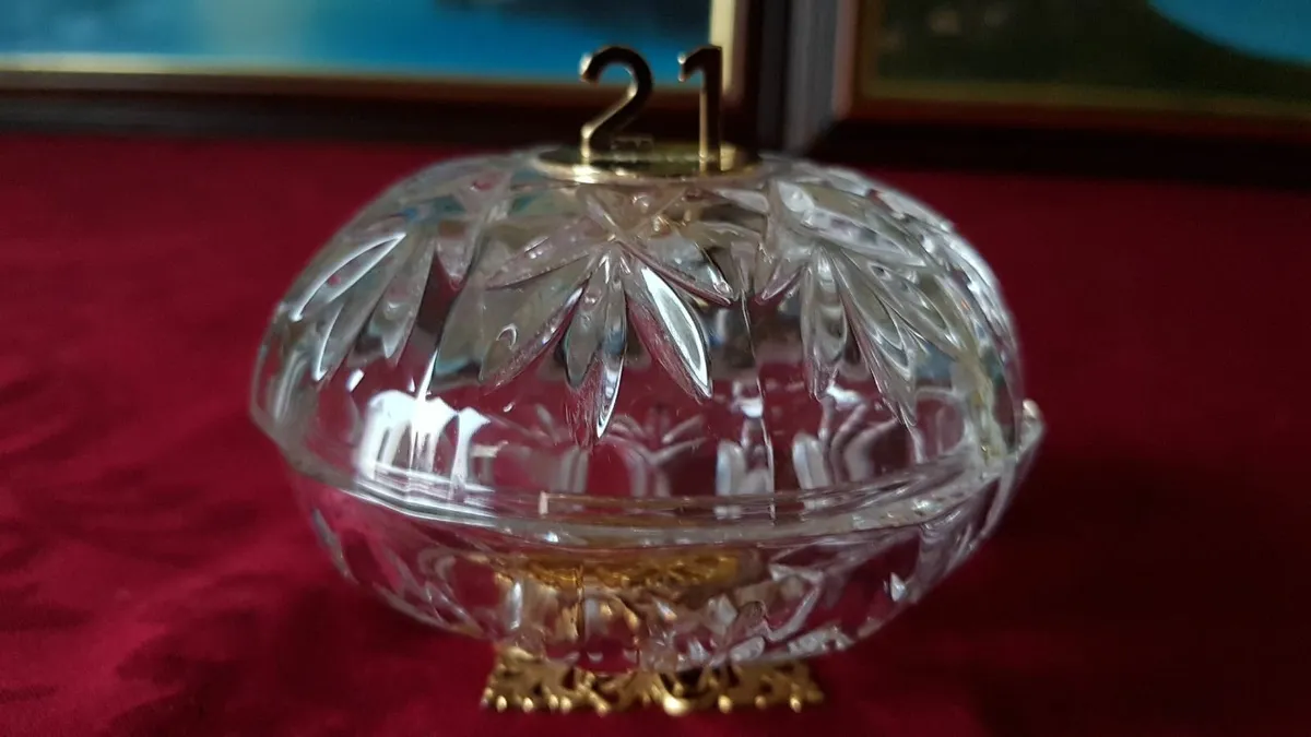 Killarney Crystal  With No. 21 Lidded Jewelry Dish - Image 3