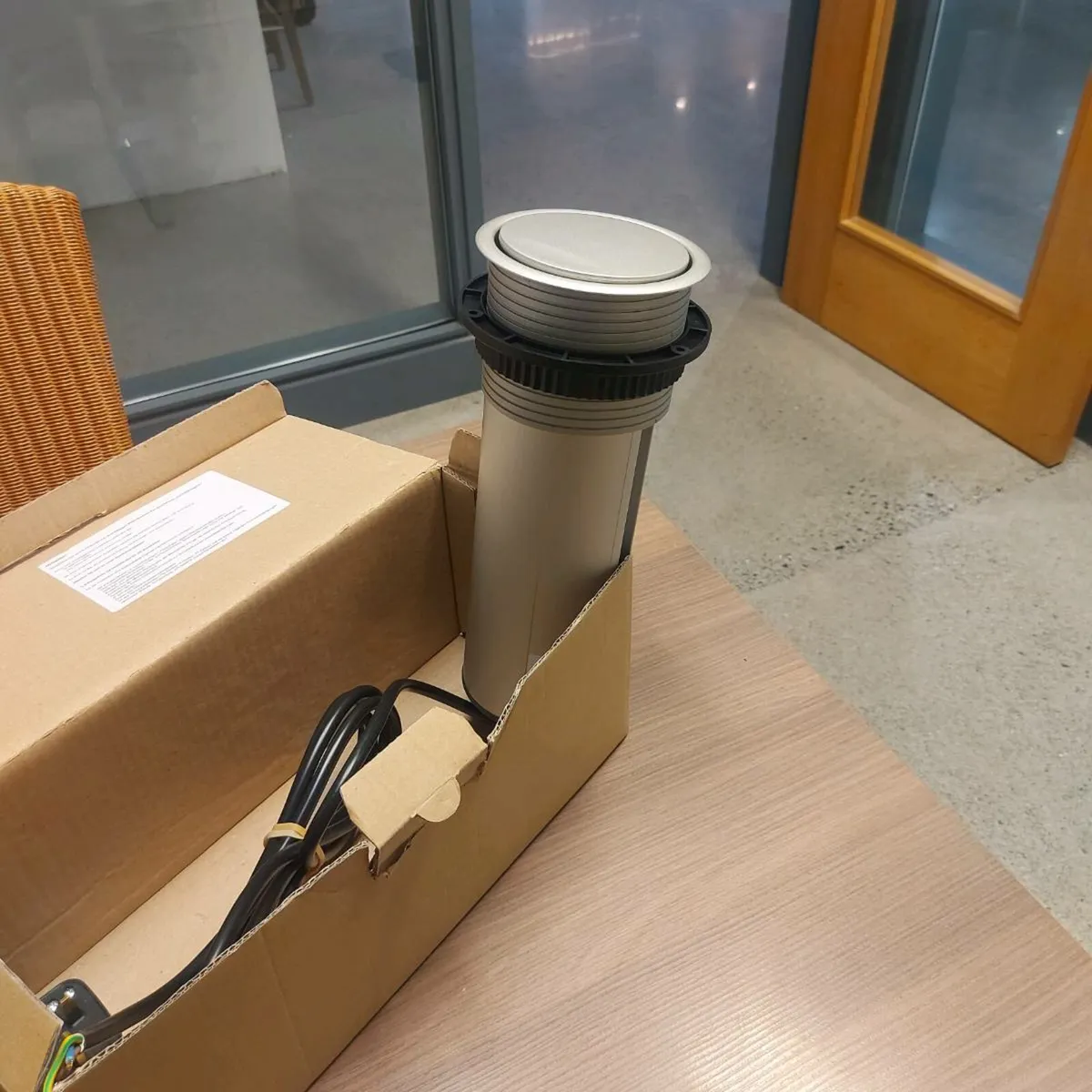 Evoline popup socket for worktop - Image 2