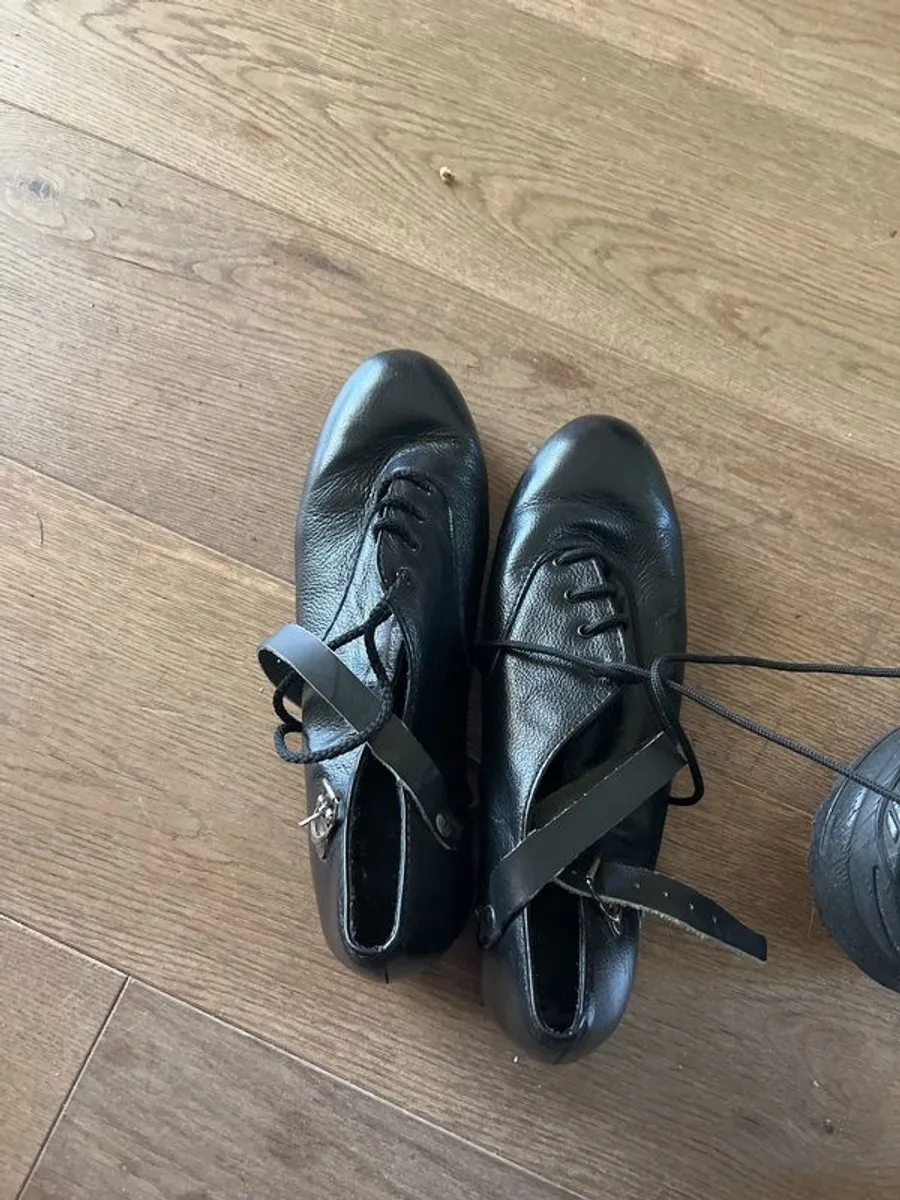 4 pairs Near new Irish dancing hard and soft  - size 5 and 7 - Image 1