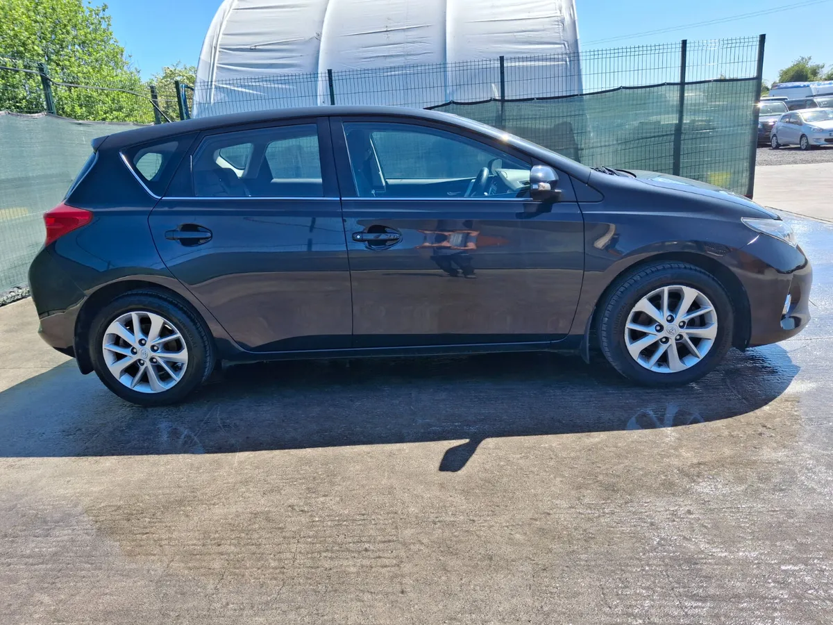 2014 Toyota Auris 1.4 D4D - Image 2
