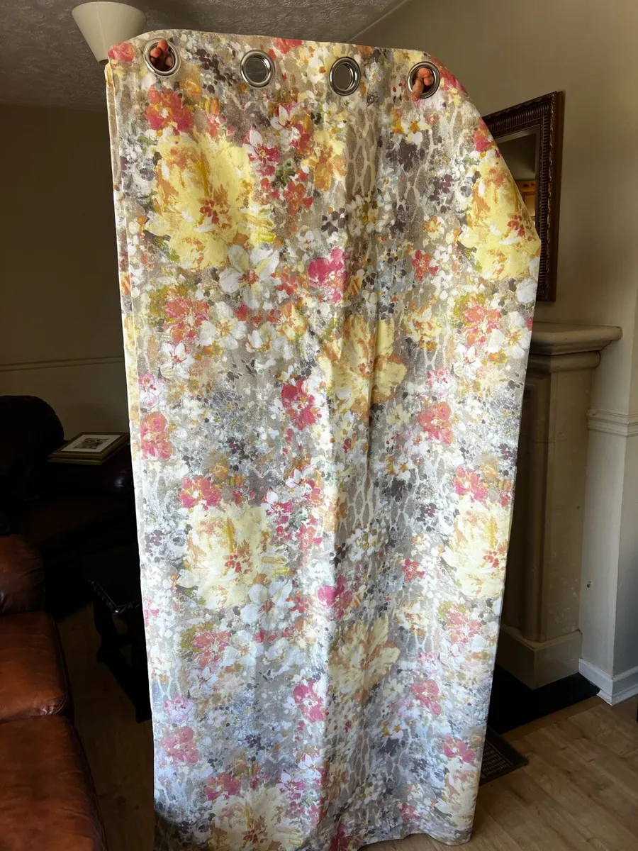 Flowery curtains - Image 2