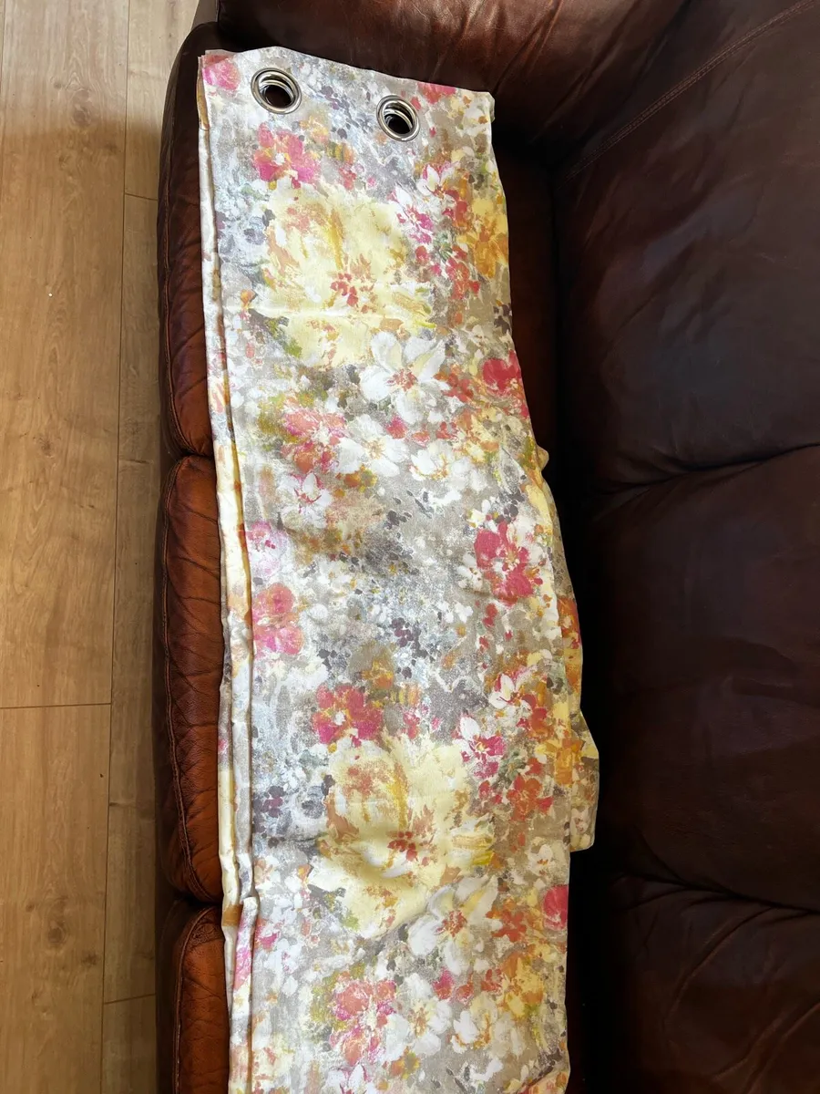 Flowery curtains - Image 3
