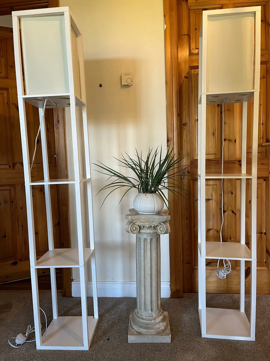Floor lamp and flower stand - Image 3