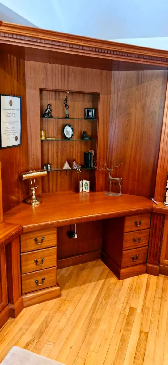 Mahogany desk and bookcase unit - Image 2