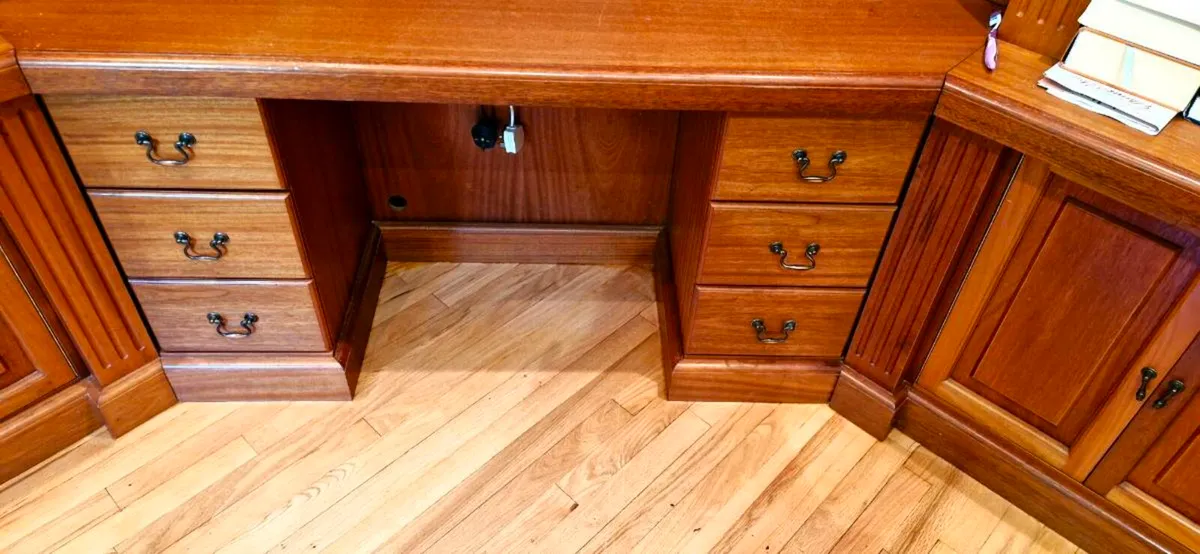 Mahogany desk and bookcase unit - Image 3