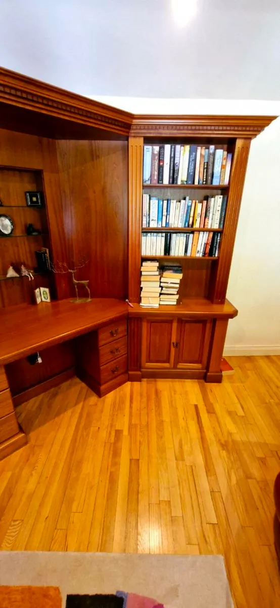 Mahogany desk and bookcase unit - Image 4