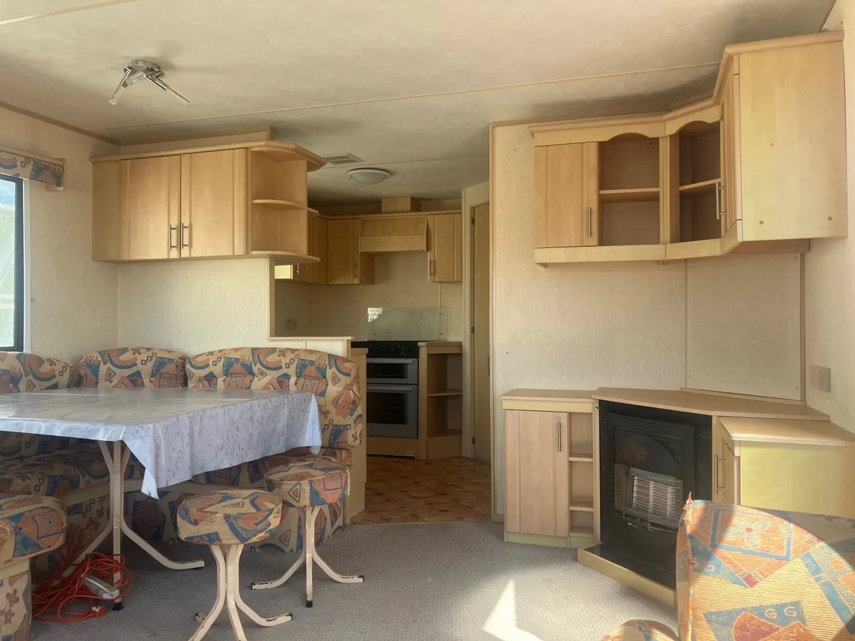 CLASSY, CLEAN AND AFFORDABLE 3 BED - Image 3