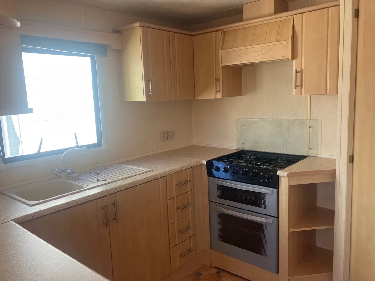 CLASSY, CLEAN AND AFFORDABLE 3 BED - Image 4