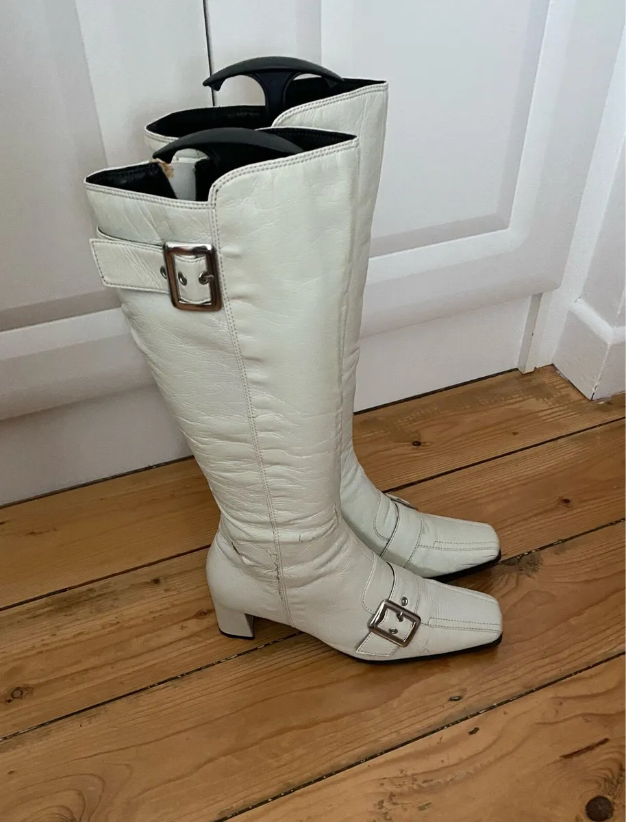 Marco Tozzi Boots Ice White Boots, Size 39 / 6 - Image 1