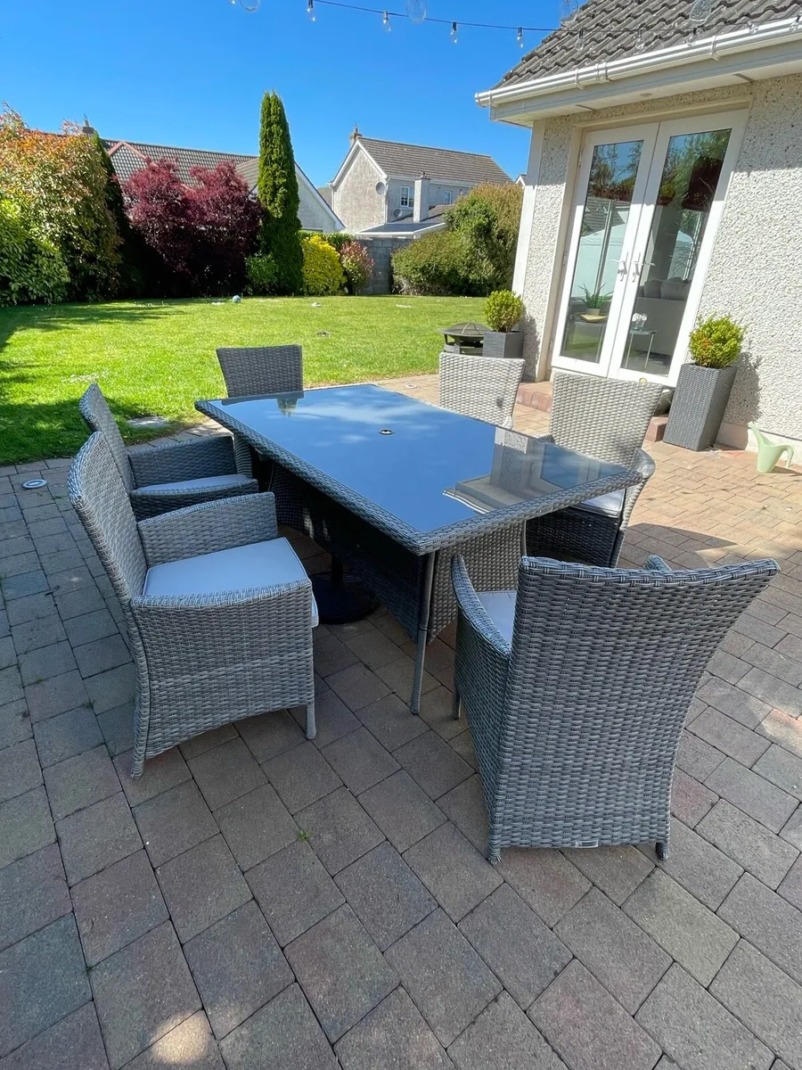 Garden furniture - Image 1