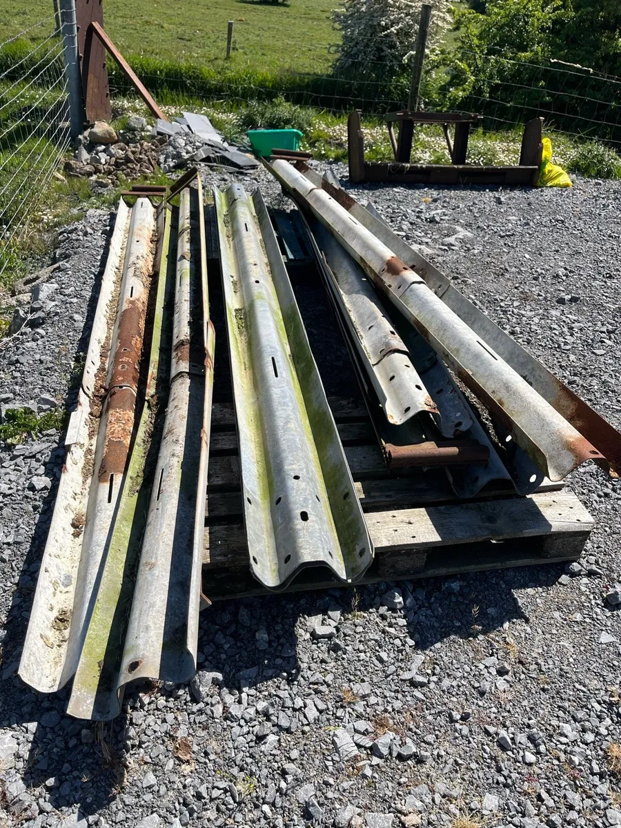 Crash barriers and 2 girders - Image 1