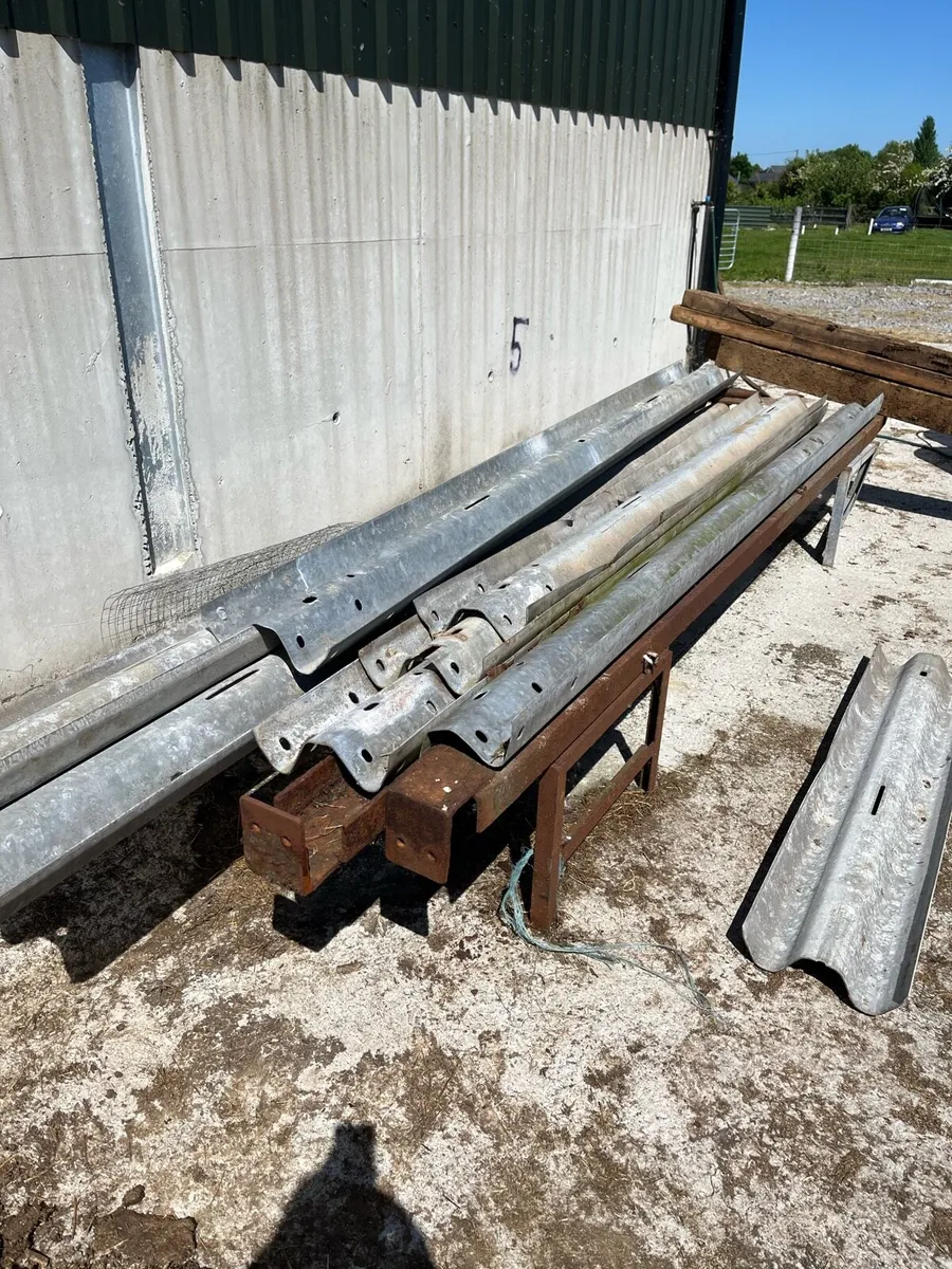 Crash barriers and 2 girders - Image 2
