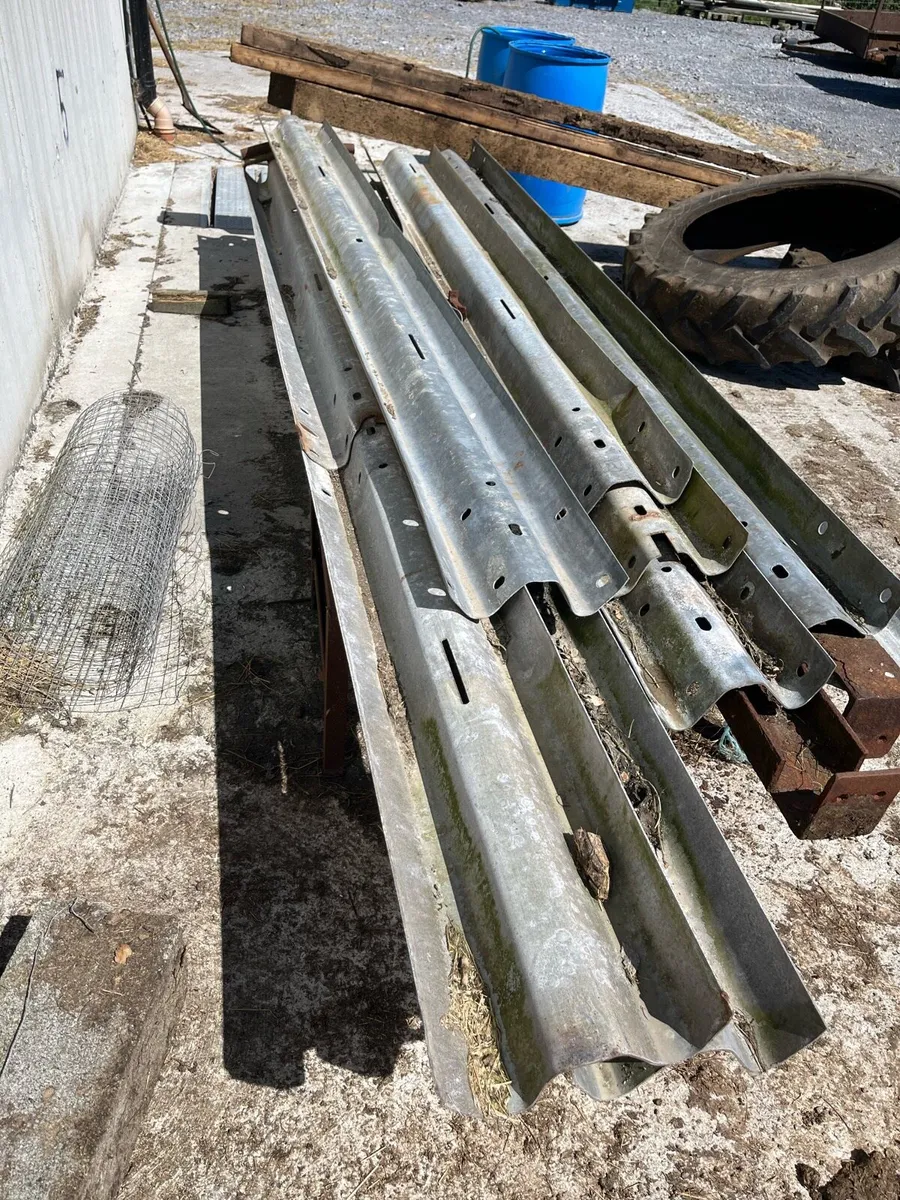 Crash barriers and 2 girders - Image 3
