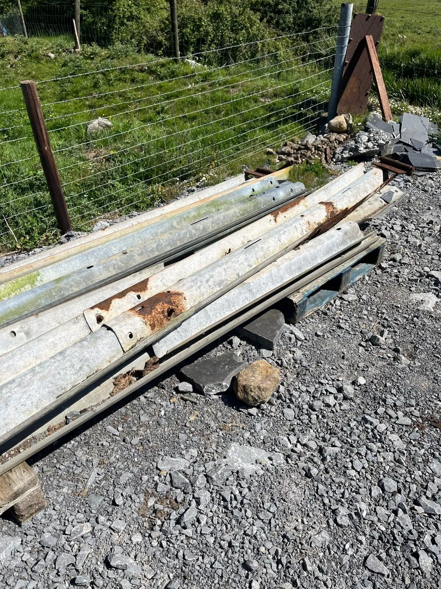 Crash barriers and 2 girders - Image 4