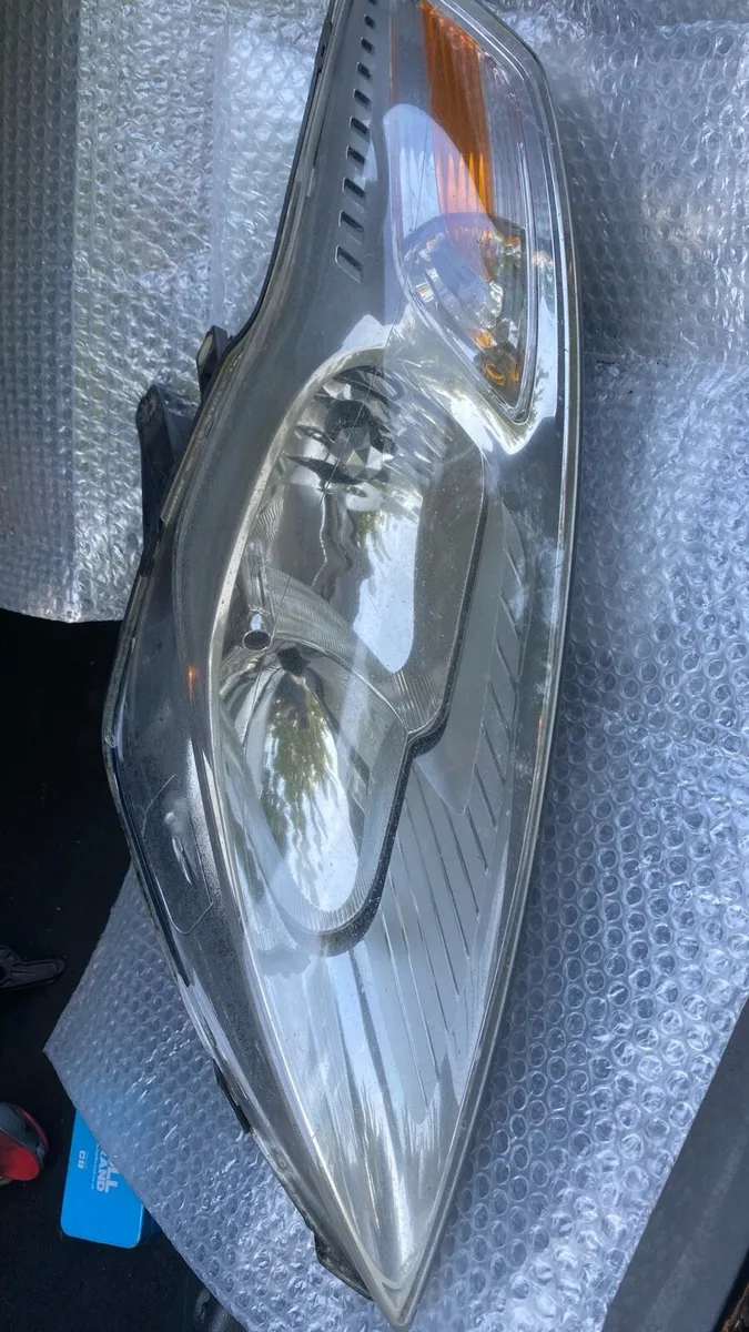 Head light Ford Mondeo MK4 2011 - Image 1