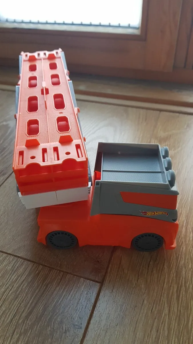 Hot wheels transporter &hot wheels cars - Image 2