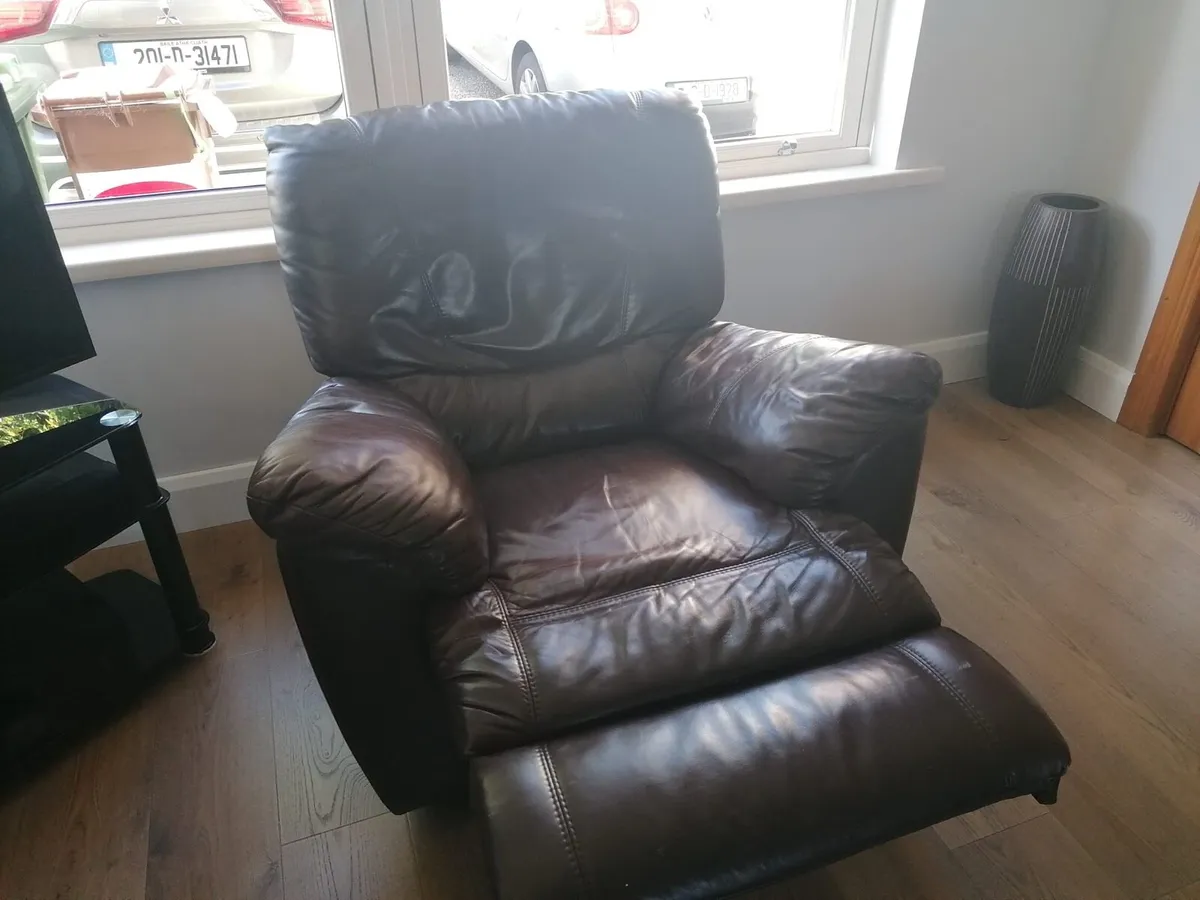 Recliner sofa with 2 reclining chairs - Image 4