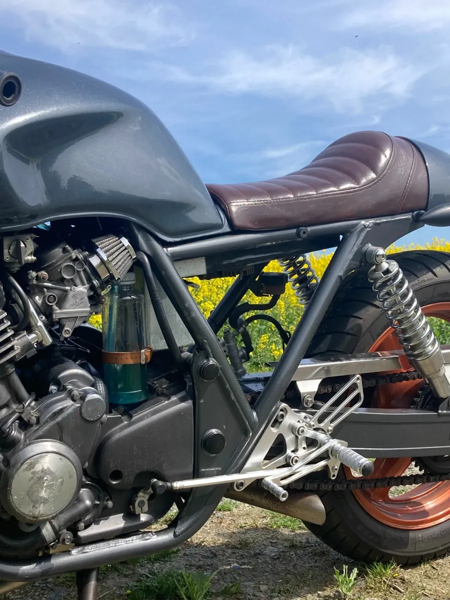 Cafe Racer Build: Honda CB400 - Image 2