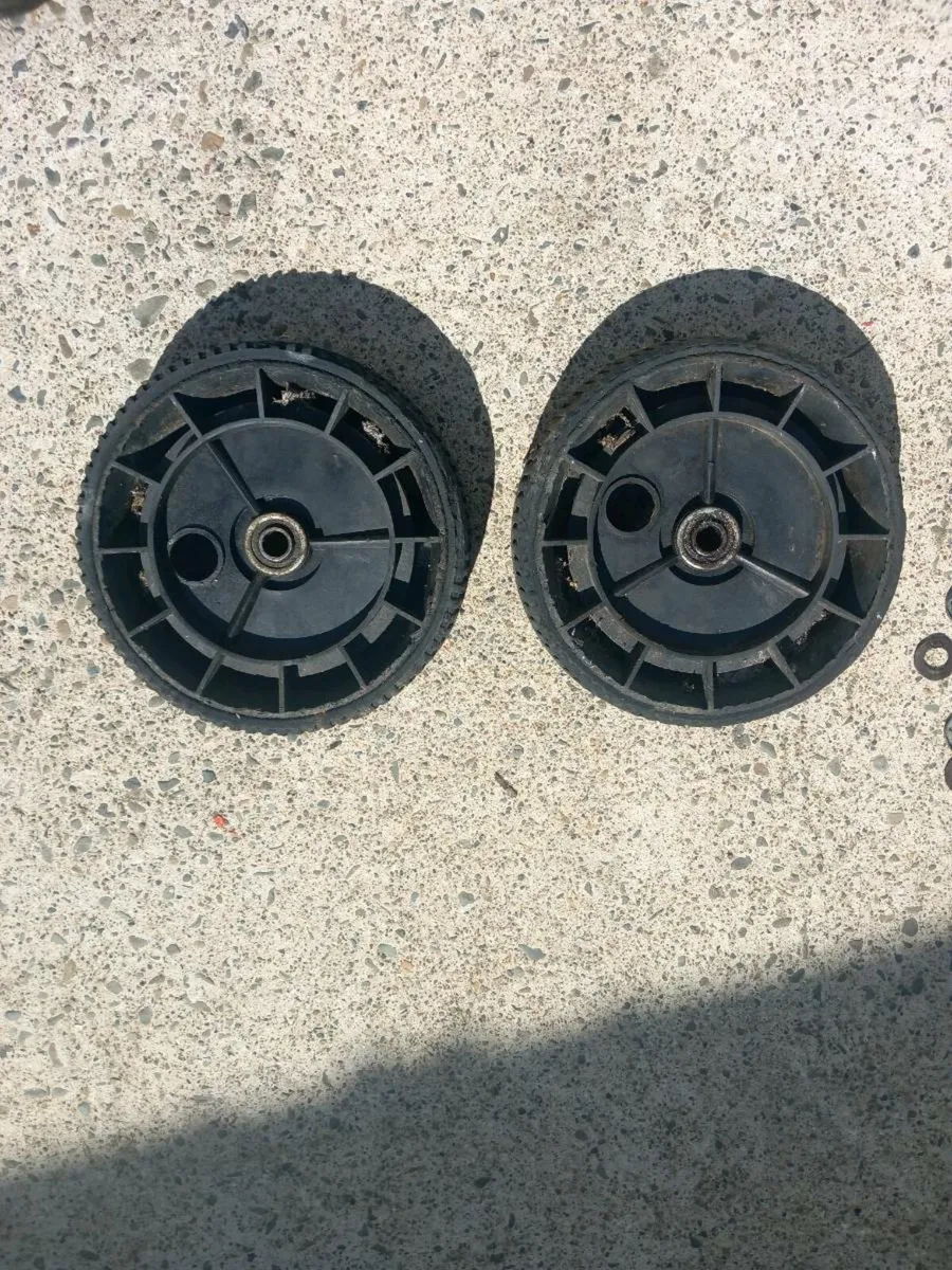 Rover lawnmower - Image 2