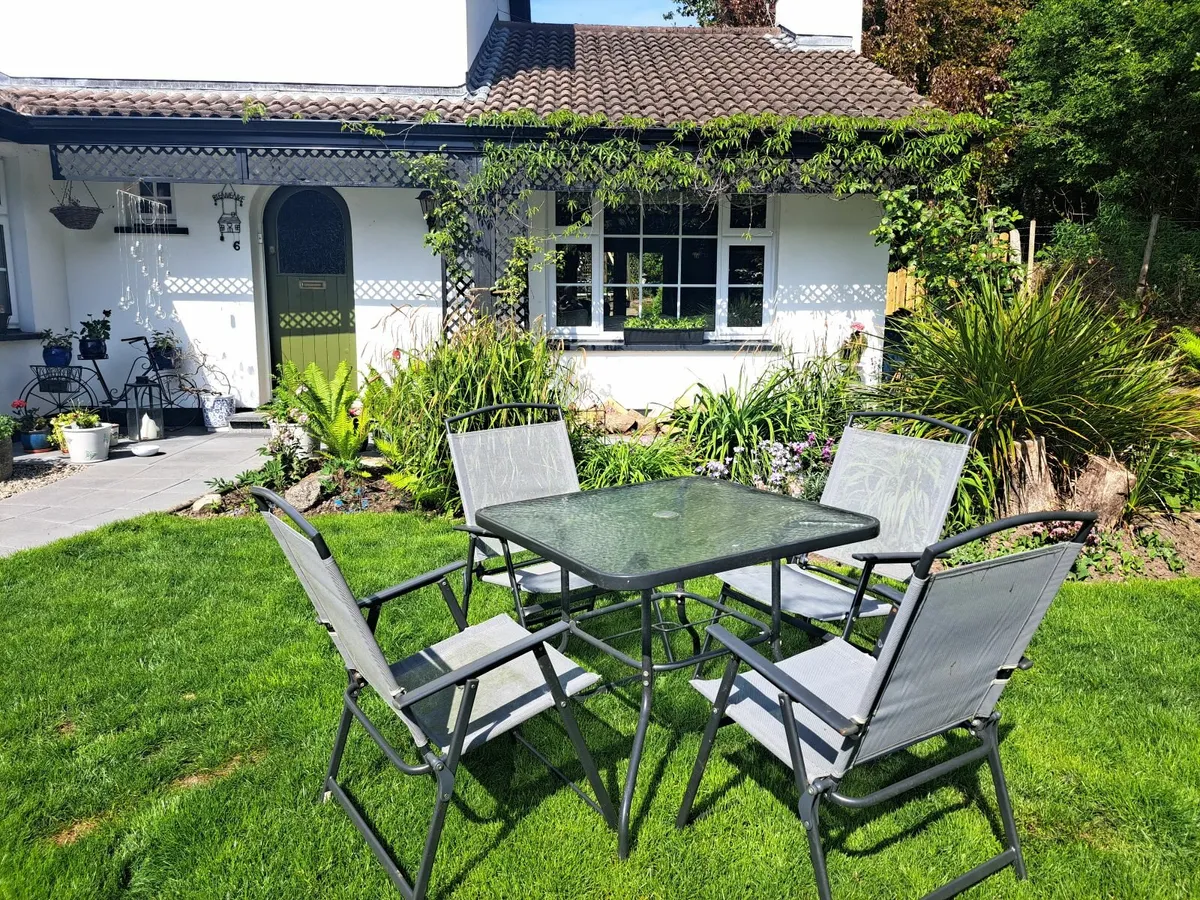 Outdoor table and 4 chairs - Image 3