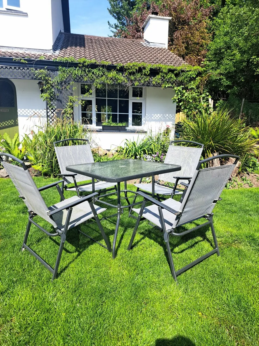 Outdoor table and 4 chairs - Image 4