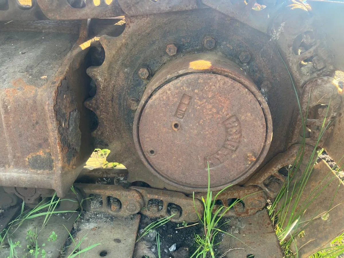 8 Tone Hitachi undercarraige - Image 2