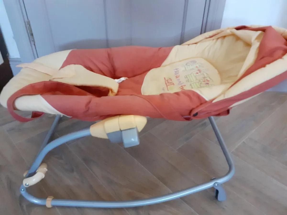 Baby rocker seat chair folds - Image 3