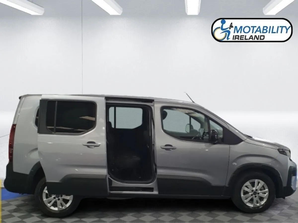 Peugeot Rifter Wheelchair Accessible Taxi - Image 4
