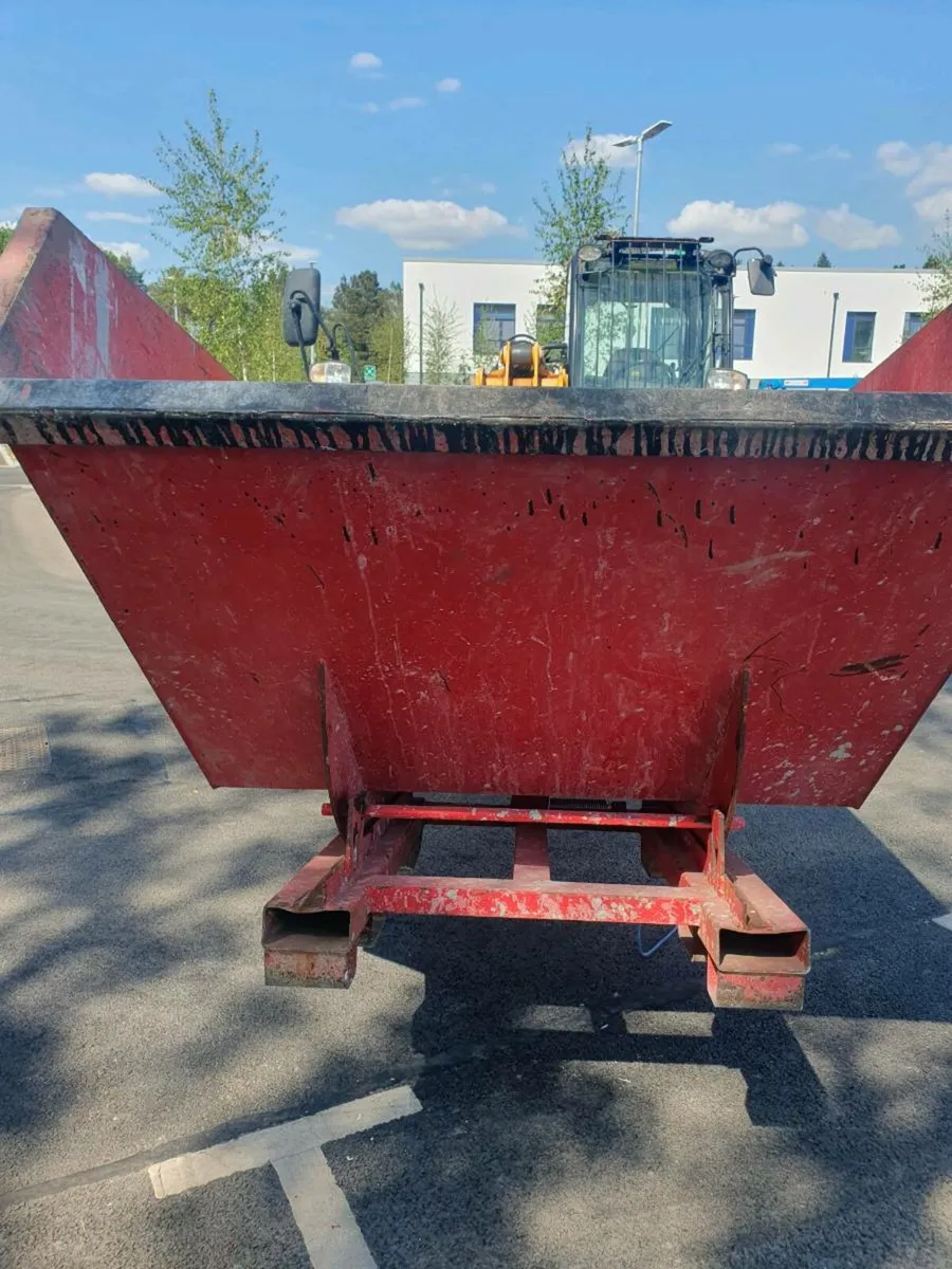 tipping skip - Image 2