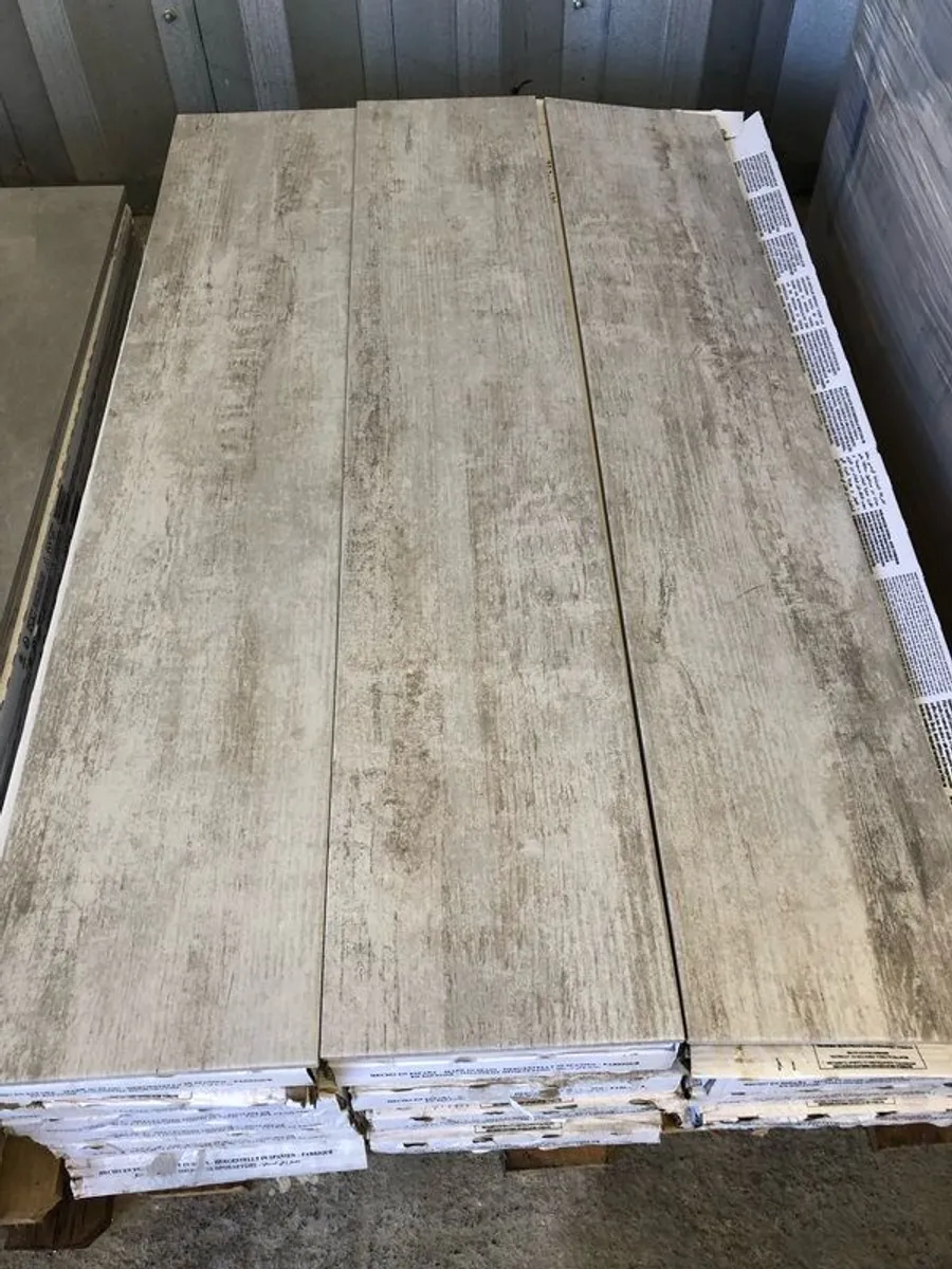 Grey wood effect tile - Image 1