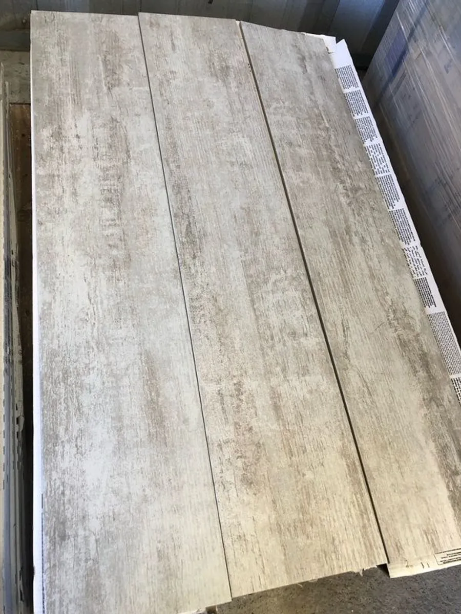 Grey wood effect tile - Image 2