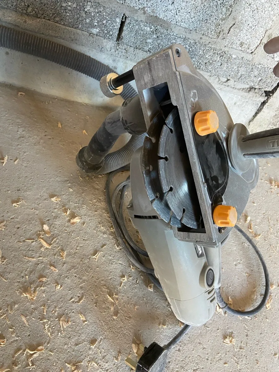 Wall chaser and dust extractor - Image 2