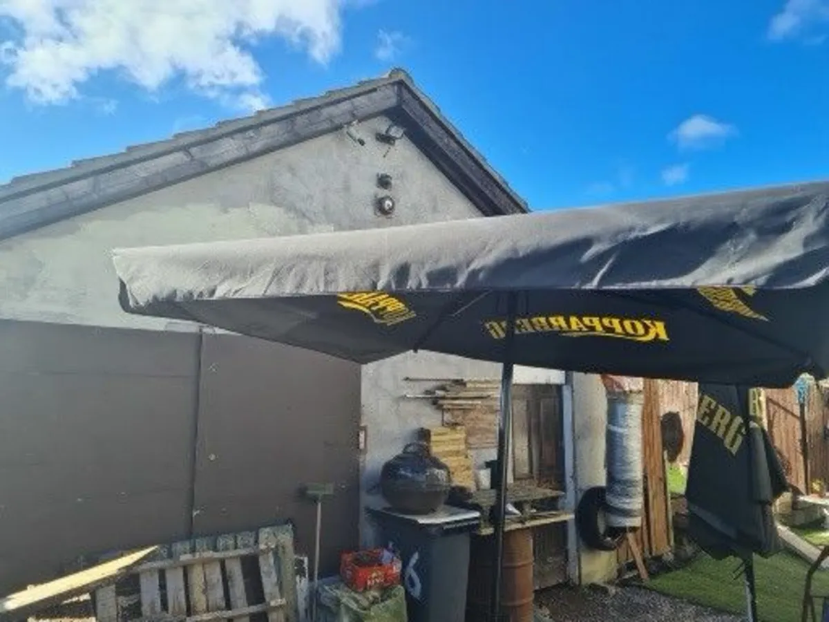 2 x Sturdy large Beer Garden Parasols - Image 2