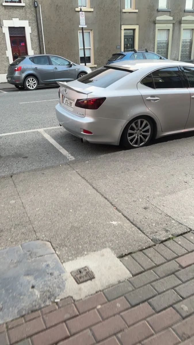 Lexus is250 - Image 1