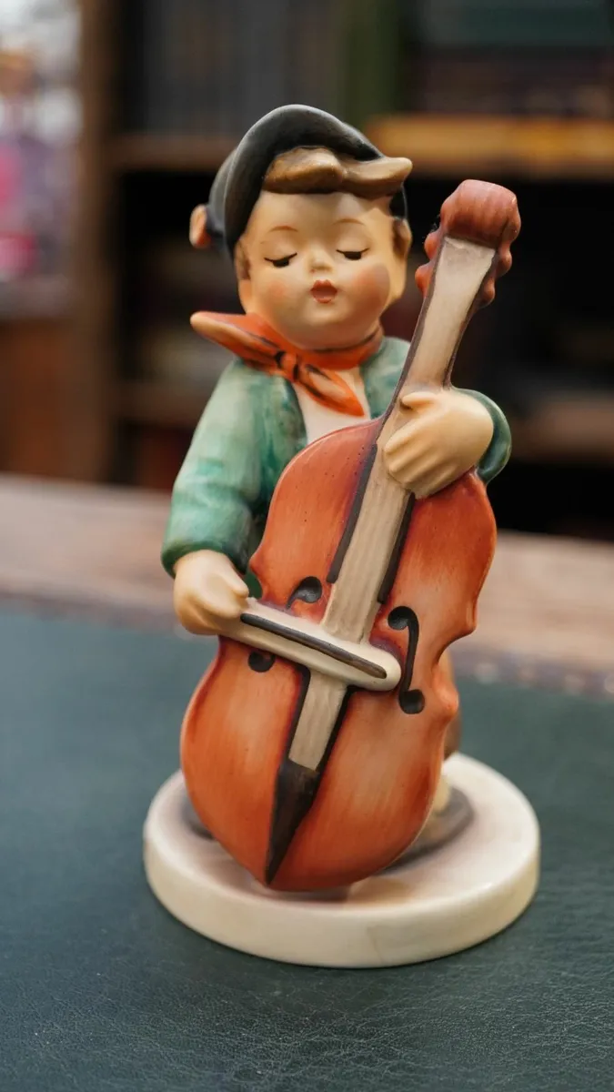 Goebel Hummel Figurine - Sweet Music - Image 2