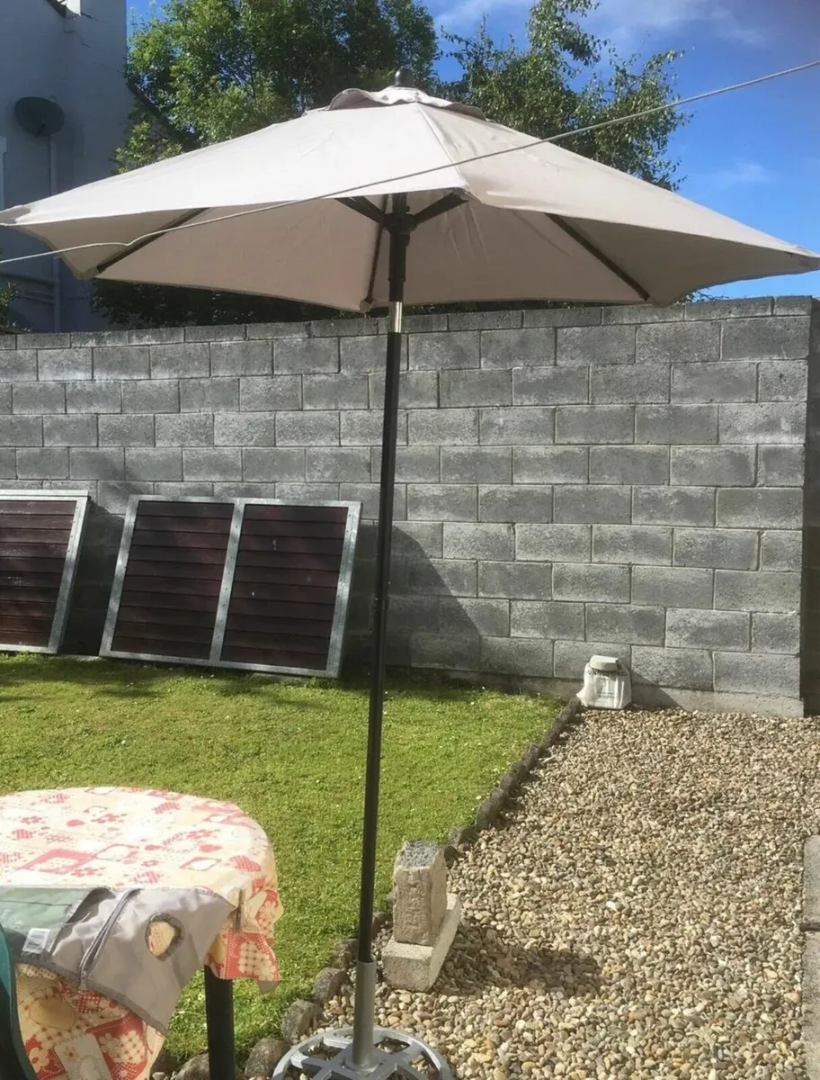 BRAND NEW Parasol 1.8 Metre with Tilt Facility - Image 2