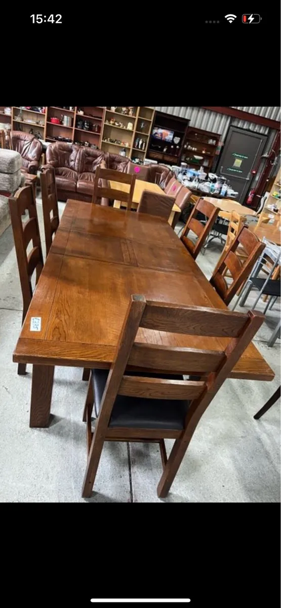 Extendable table and 6 chairs - Image 2