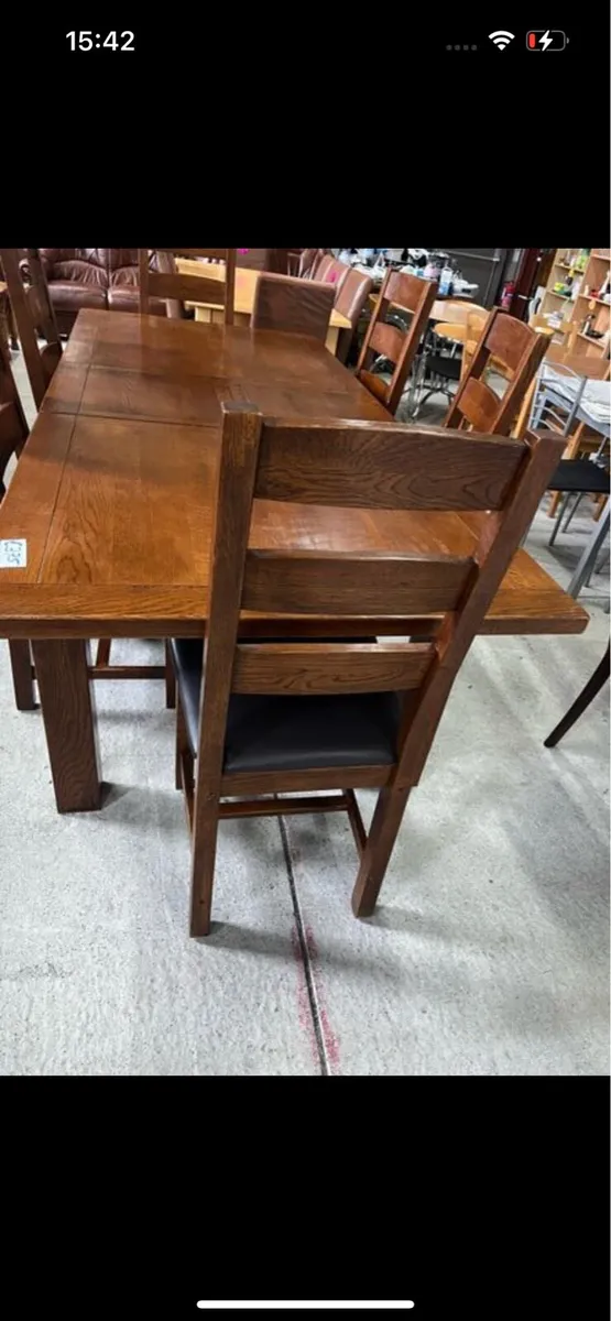 Extendable table and 6 chairs - Image 3