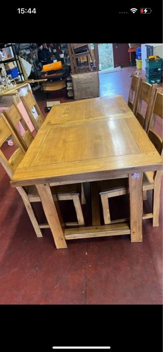 Extendable oak table and 6 chairs - Image 3