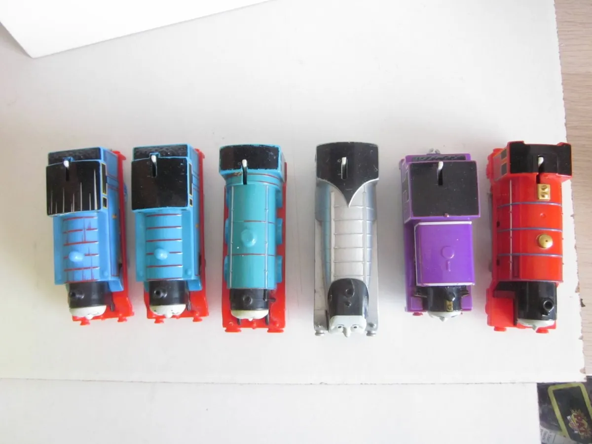 Six Thomas & Friends Mattel  Motorised Trains - Image 3